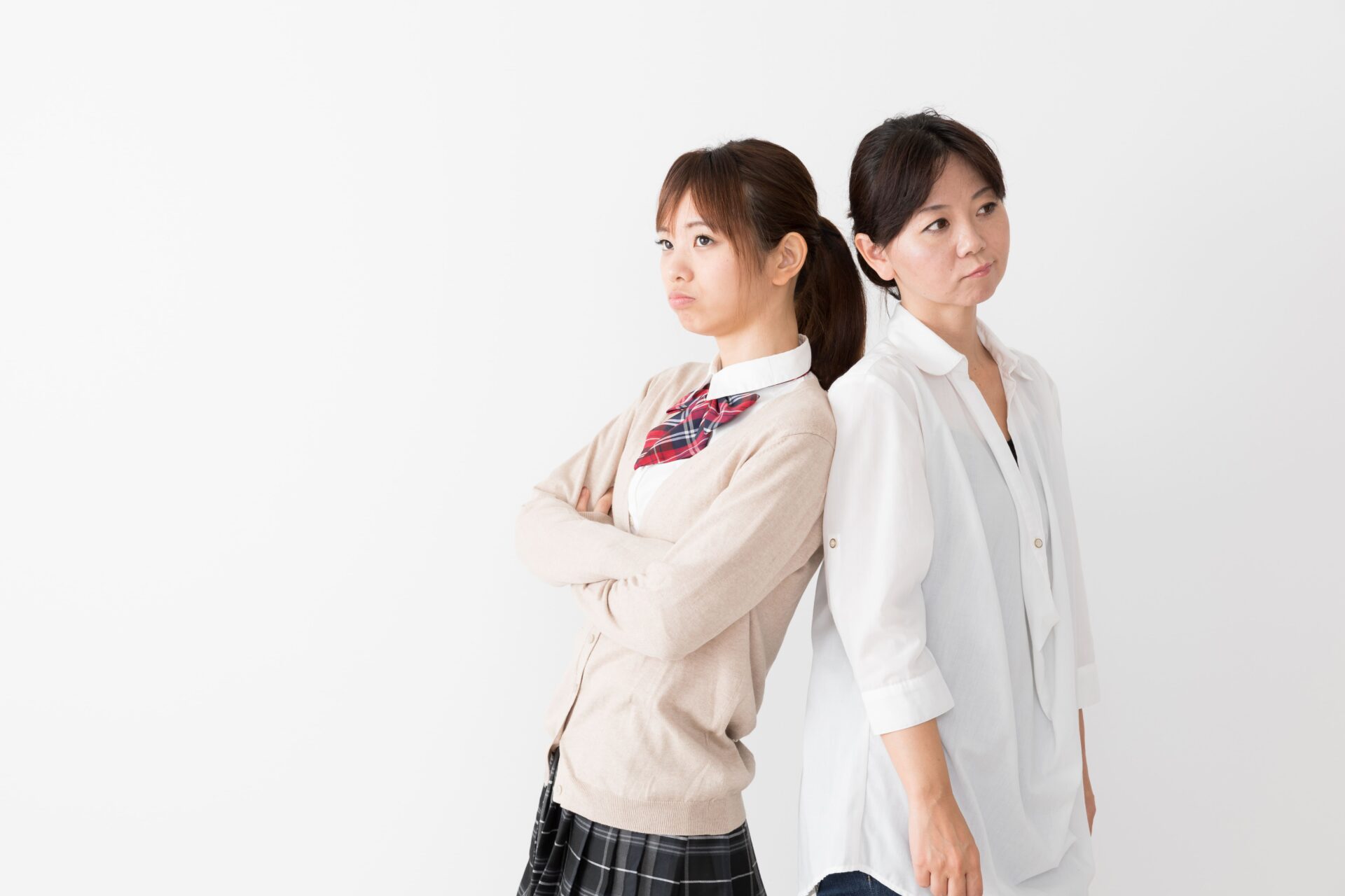 【振袖選びの盲点】「くすみモダン」を着たい娘 vs 「王道の赤古典」を推す母親│好みが割れたときの賢い解決ワザ